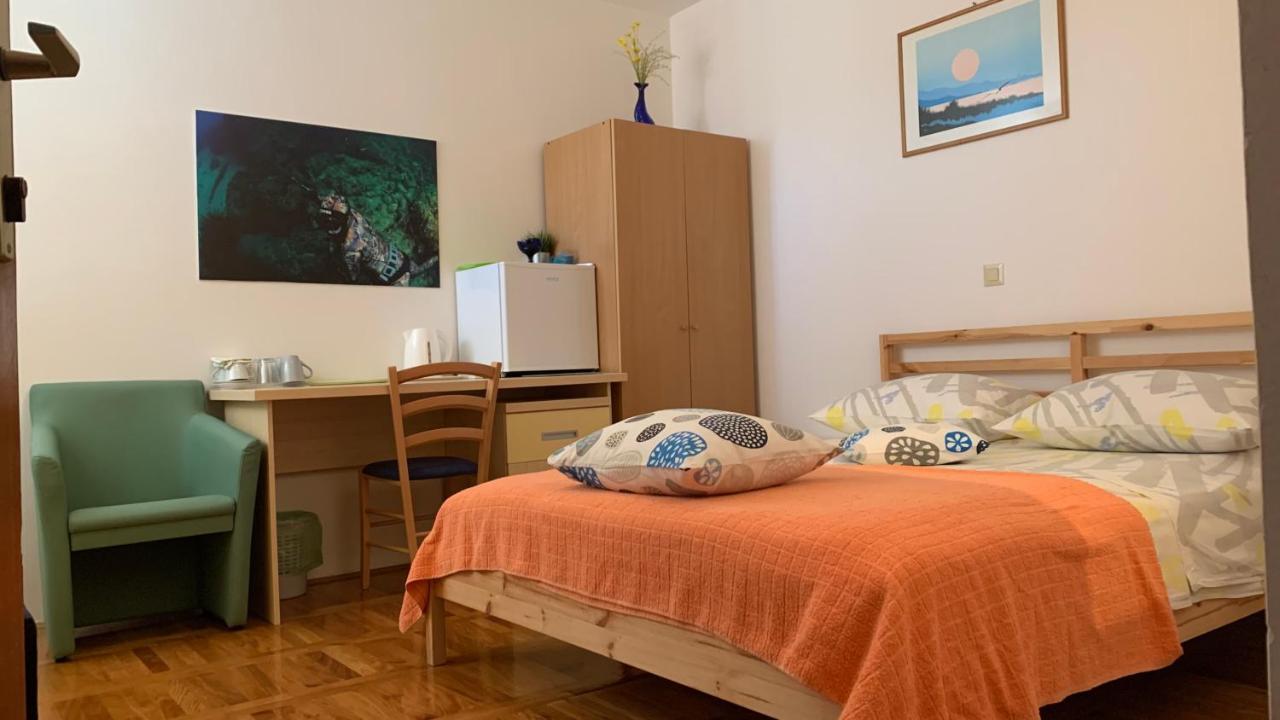 Studio Apartment And Rooms Adria Vodice Eksteriør bilde