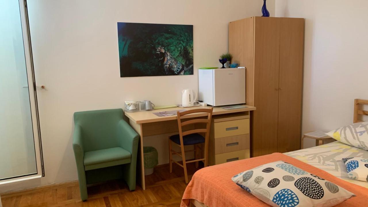Studio Apartment And Rooms Adria Vodice Eksteriør bilde