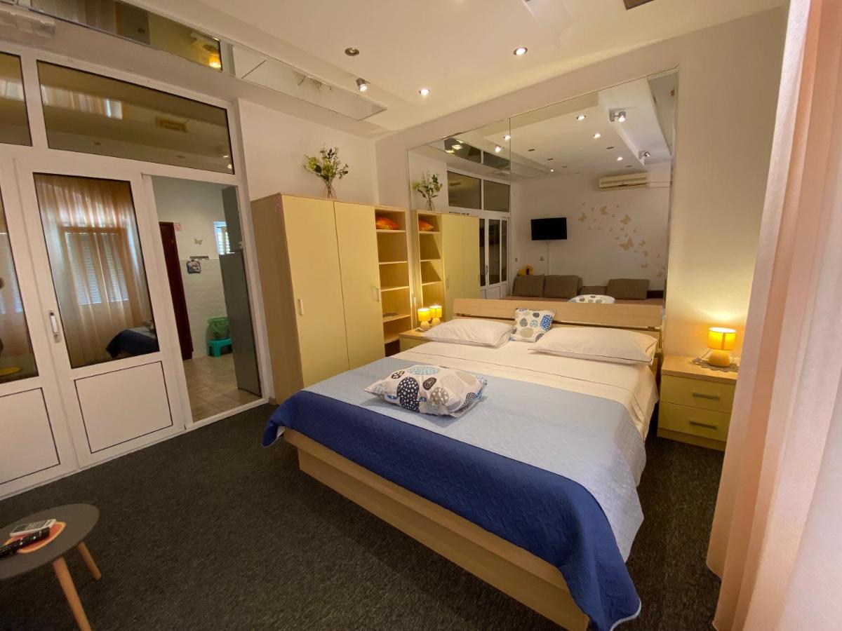 Studio Apartment And Rooms Adria Vodice Eksteriør bilde