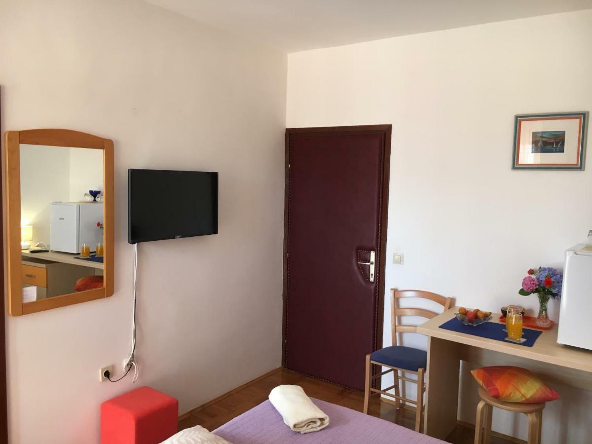 Studio Apartment And Rooms Adria Vodice Eksteriør bilde